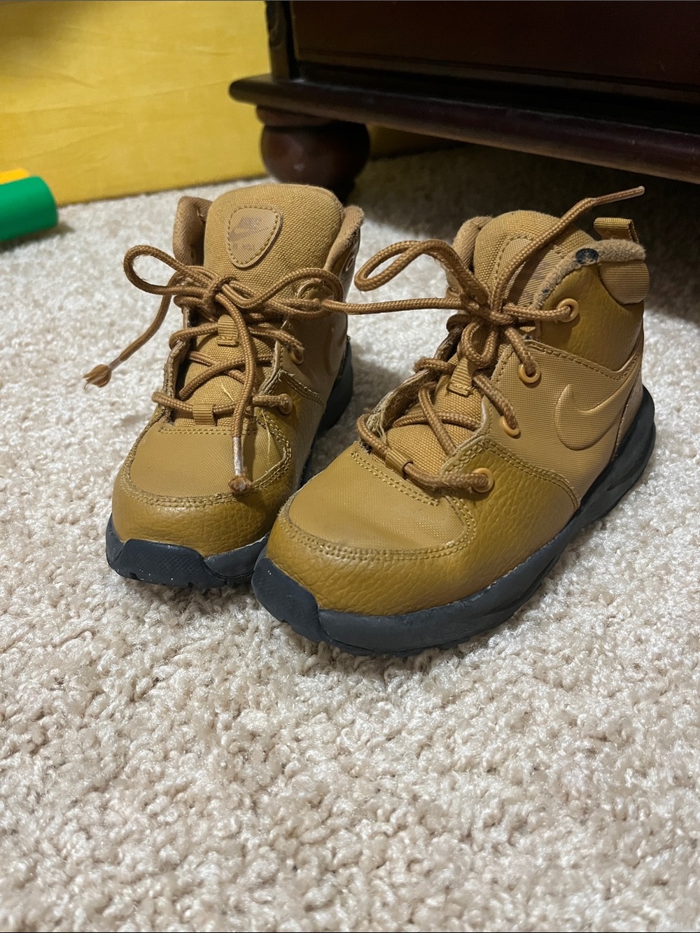 Nike Manoa Kids' Brown/Tan High-Top Boots Sneakers